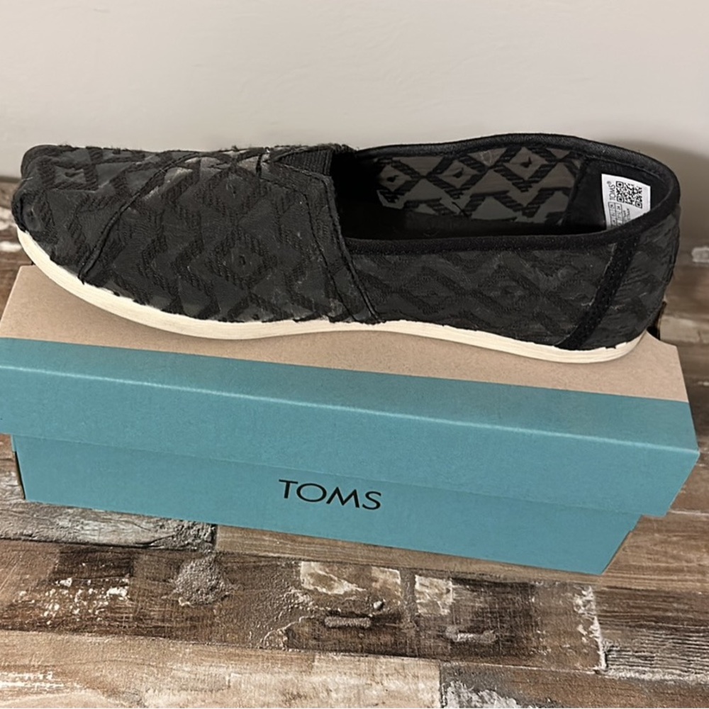 Toms Black Sheer Women’s Size 7 Slip In Casual Shoe